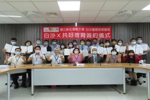 Figure 5. Group photo during the signing ceremony
