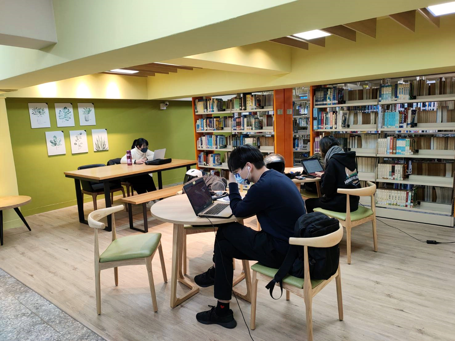 Figure 5. Baoshan Campus Library - 2F Quiet Discussion Area