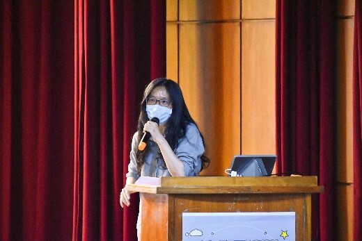 Figure 9. Ms. Wen Yuan delivering a lecture