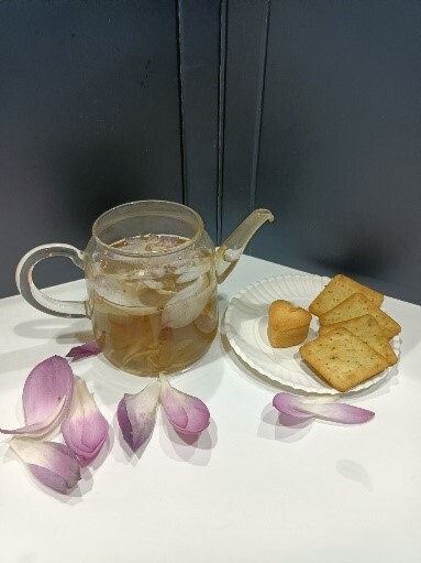 Figure 4. Delicious lotus seeds and freshly brewed lotus tea