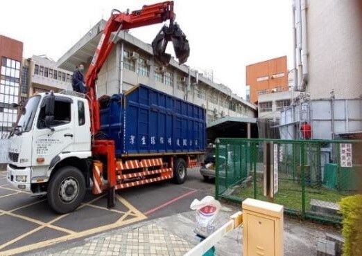 Figure 6. Sludge removal and treatment operation in Jinde Campus (NCUE)