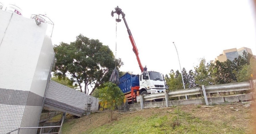 Figure 7. Sludge removal and treatment operation in Baoshan campus (NCUE)