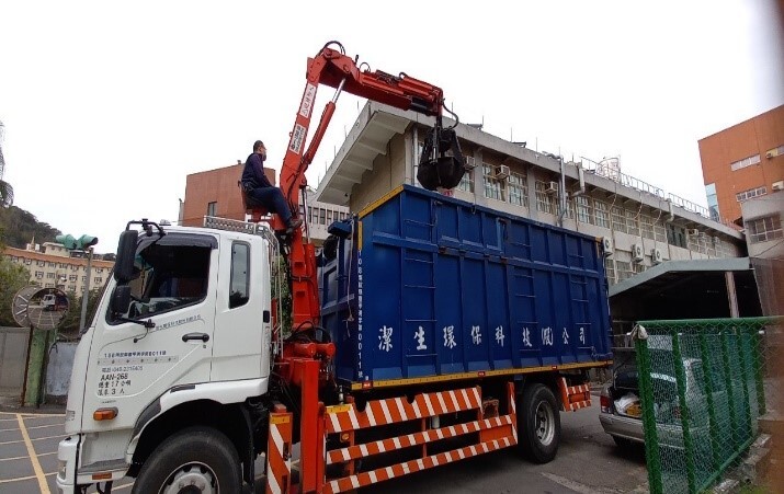 Figure 6. Sludge removal and treatment at Jinde Campus of NCUE