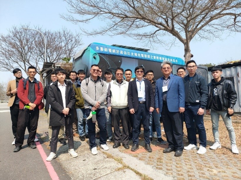 Figure 1. Visit the electric bus on the Baoshan campus of our university