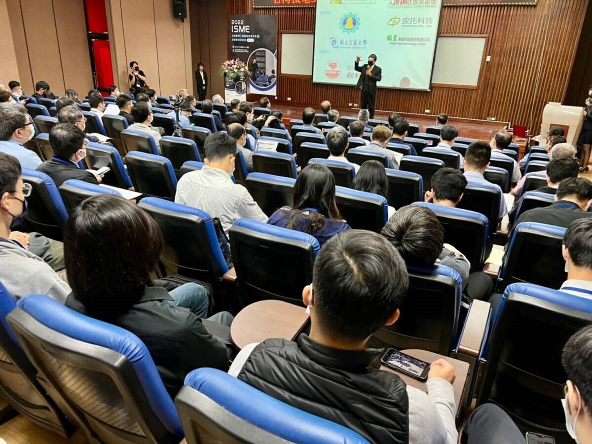 Figure 1. Principal Ming-Fei Chen delivering a welcome speech