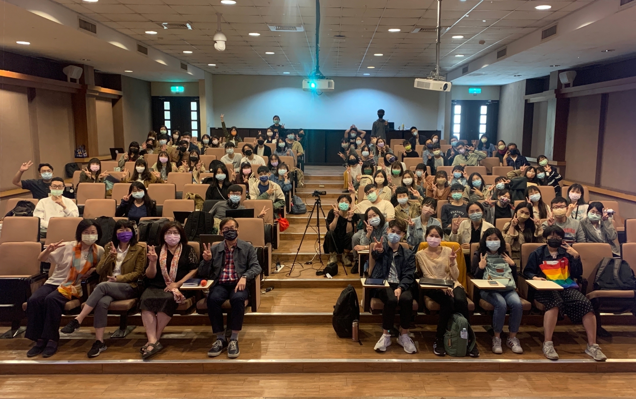 Figure 11. Group Figure of the forum event (front row from left, Professor Viola Chen, Professor Li-An Kuo, Professor Shu-Chu Chao, and Professor Tsung-Chain Huang, the dean of the College of Education)