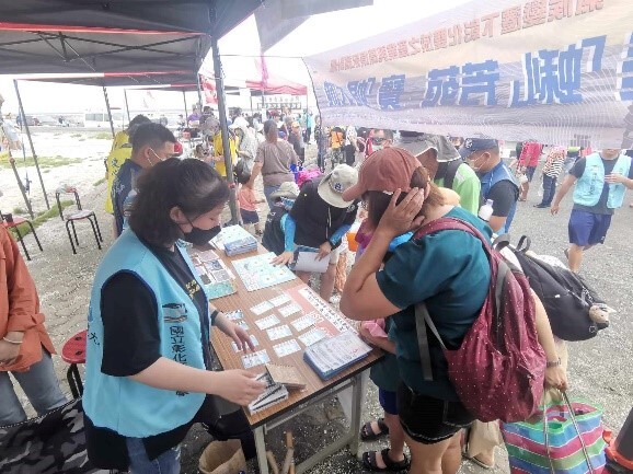 Figure 3. Shows the promotion of environmental education  at the Baby Clam Festival in Changhua
