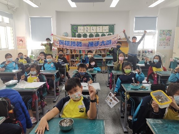 Figure 4. Activities at the Marine Research Base of  Wanggong Elementary School