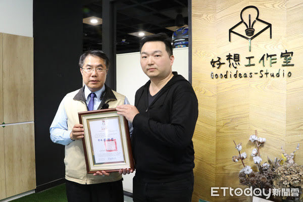 Figure 6. Chan-Wei Wu, an alumnus of the university, developed a program to assist in pandemic prevention and control, and presented a certificate of appreciation by the mayor of Tainan