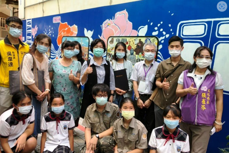 Figure 30. Group photo of the County Executive and the teachers and students who created the works