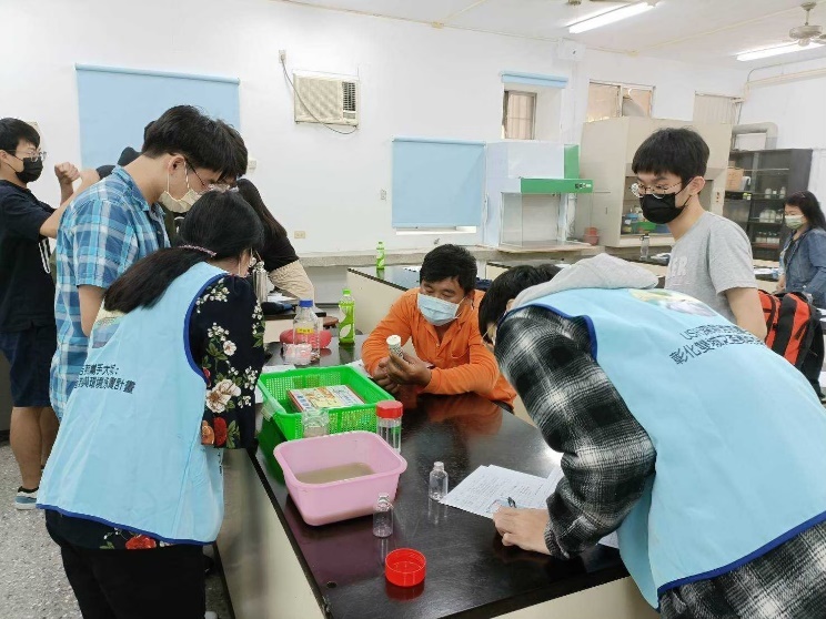 Figure 7. Students and local residents participated in the “Detection of vibrio in Water and Aquatic Products” Course