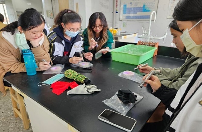 National Yuanlin Senior High School - Understanding the Benefits and Drawbacks of Ultraviolet Rays on the Human Body through Experiments