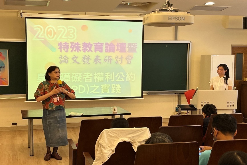 Professor Lin Chien-hui of the Department of Special Education, who also serves as the Vice President of our university, hosts and opens the special lecture