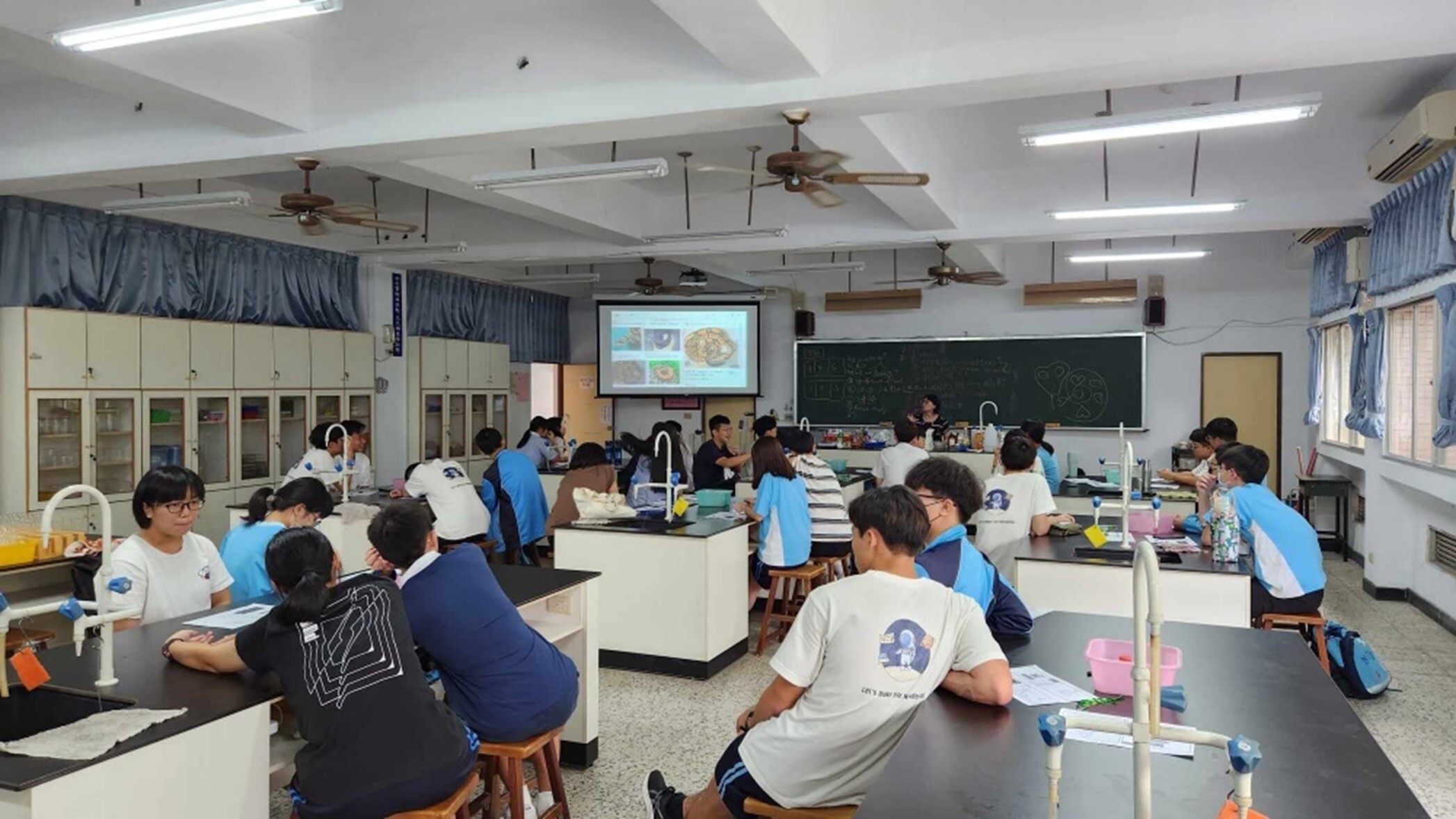 2023/06 Water Quality Testing and Analysis Course in the Mathematical Experimental Class at Nantou Senior High School