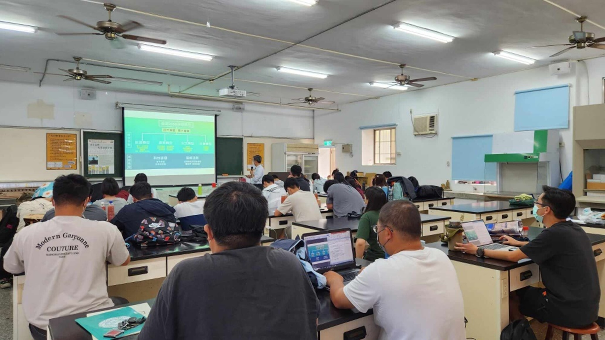 2023/04The course on Aquaculture_and_Greenhouse_Gases is designed to educate students, faculty, local aquaculture professionals, and community groups