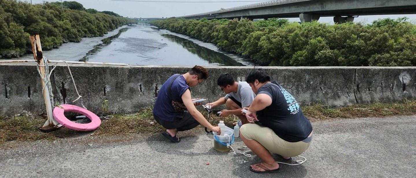 2023/06 In 2023, the water quality investigation team from the Department of Biology, as part of the USR (University Social Responsibility) program, conducted water quality surveys of rivers upstream, midstream, and downstream