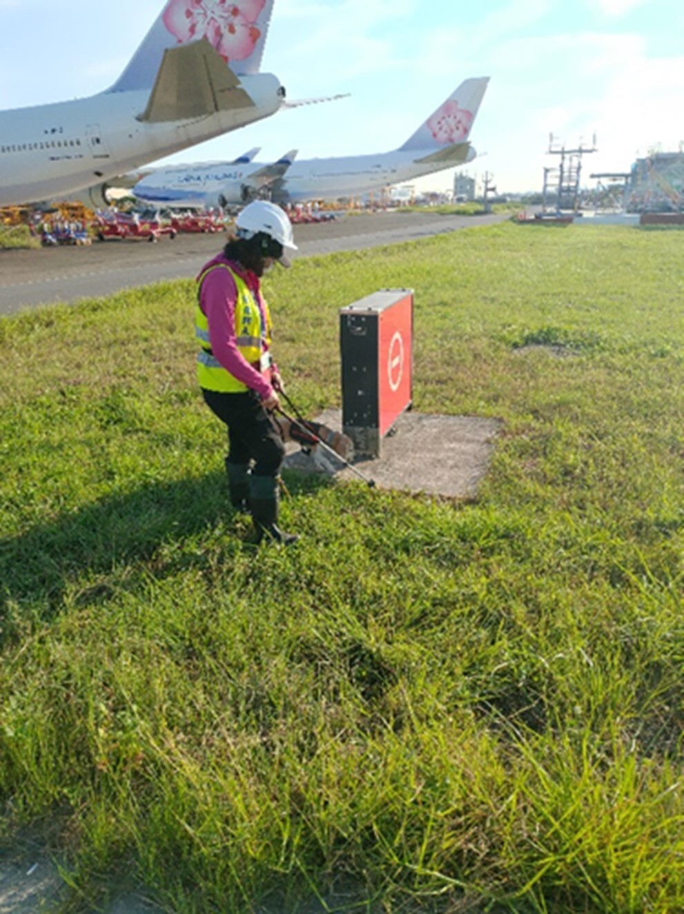 NCUE Taoyuan International Airport RIFA Control Team assisting in on-site detection work at Taoyuan Intl. Airport