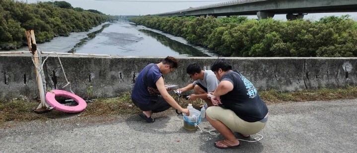 In June 2023, the water quality survey team from the Department of Biology at NCUE, as part of the USR project, conducted water quality investigations along the upper, middle, and lower reaches of rivers