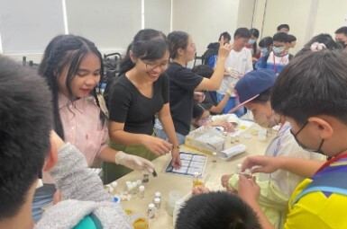 Figure 15. Hands-on experiment on the 2023 Science FUN Day