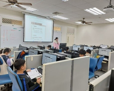 Figure7. Children's Minecraft Programming Learning Camp—Students attentively listening to introduction