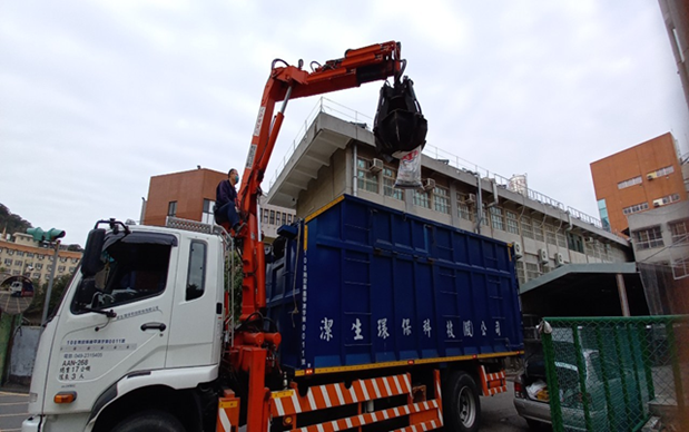 Sludge removal at the Jinde Campus Sewage Treatment Facility