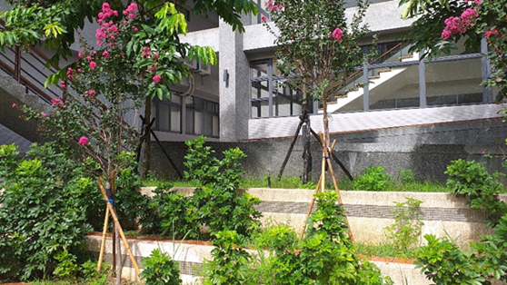 Baoshan Campus -  Sprinkler irrigation system is in the flower bed of Student Dormitory No. 10