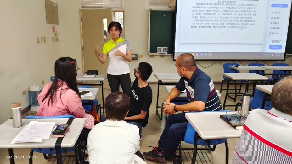 Environmental Education Personnel 100-hour Class Conducting Classroom Learning