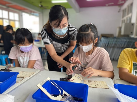 Caption: Wind turbine hands-on practice