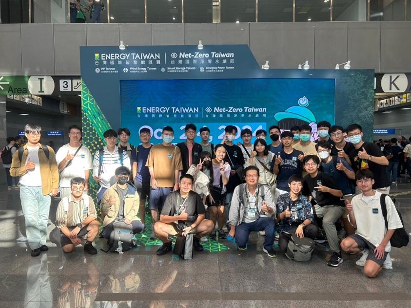 Photo of the Introduction to Green Energy Technology course visit to the Energy Exhibition at Nangang Exhibition Center