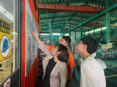 Scene of teacher leading students to conduct on-site inventory at a factory