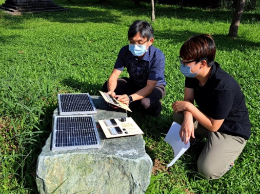 Caption: Teachers' hands-on practice