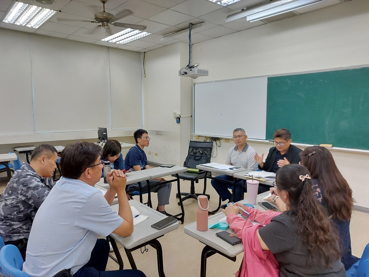 Figure 6. Training Program for Principals and Directors of Elementary and Junior High Schools – Group Discussion