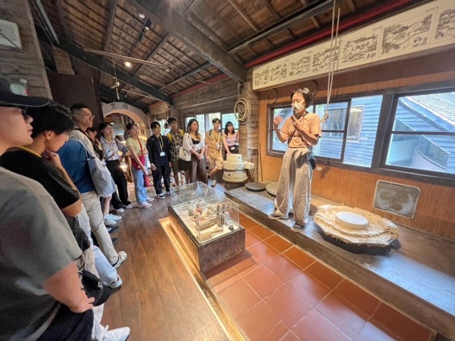 Figure 14. Students Exploring Snake Kiln Ceramic Culture in Kanding Village, Shuili Township