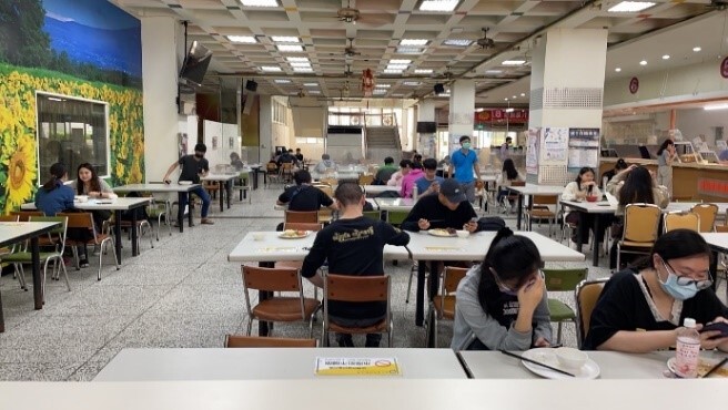 Figure 3. The faculty, staff, and students of NCUE all use reusable tableware when dining in