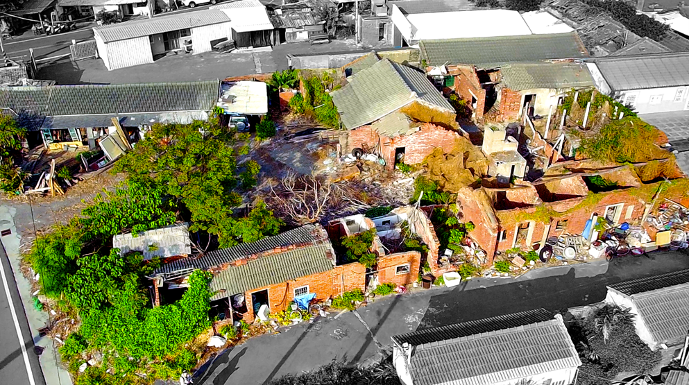 Figure 4. An aerial photo of abandoned sanheyuan (traditional courtyard houses) in Fangyuan, Changhua County