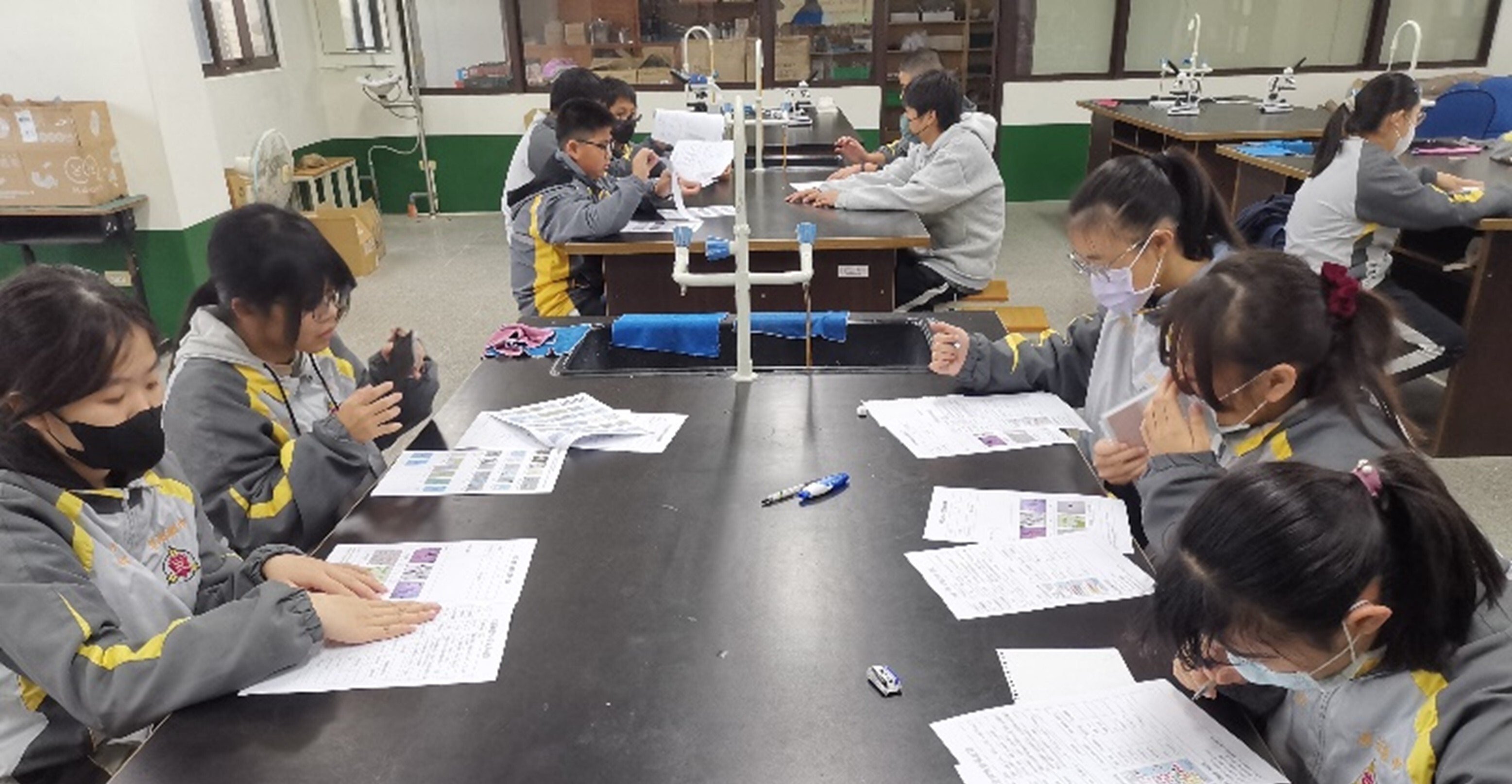 Figure 1. Little Clam Detectives” Water Quality Investigation Workshop, Cao-Hu Junior High School