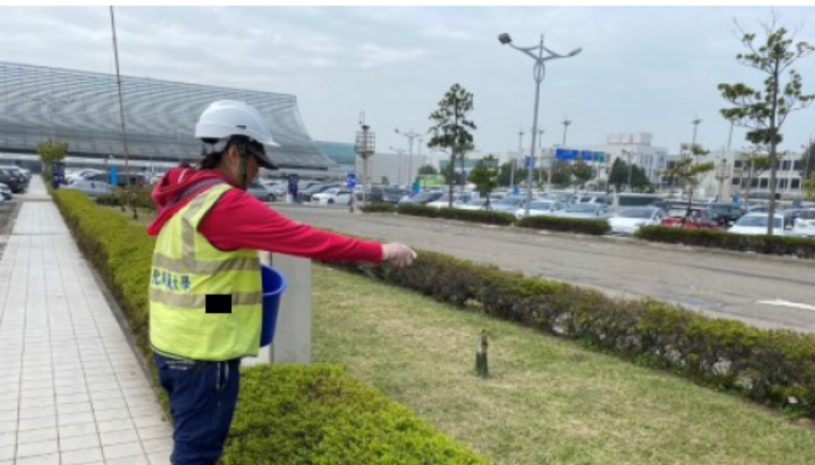 Figure 1. Carrying out pest control operations in the terminal parking lot