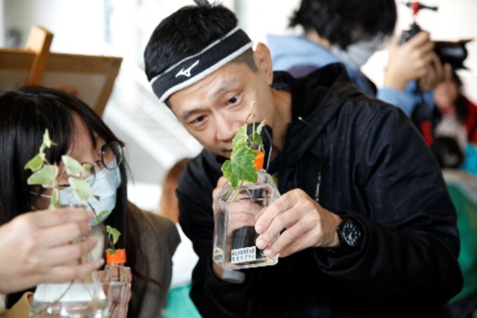 Figure 6. Professor Shih-Feng Fu (Director of the Environmental Education Center and Department of Biology) interacting with students