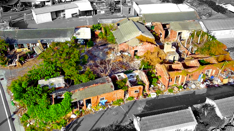 Figure 2. Aerial photography of abandoned sanheyuan (traditional courtyard houses) in the Fangyuan area of Changhua County.
