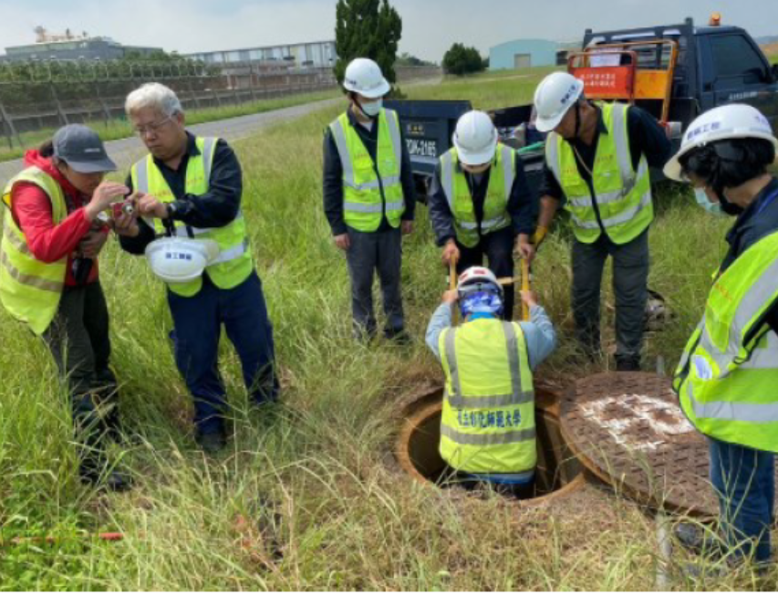 Figure 1. Assisting contractors in identifying red fire ants