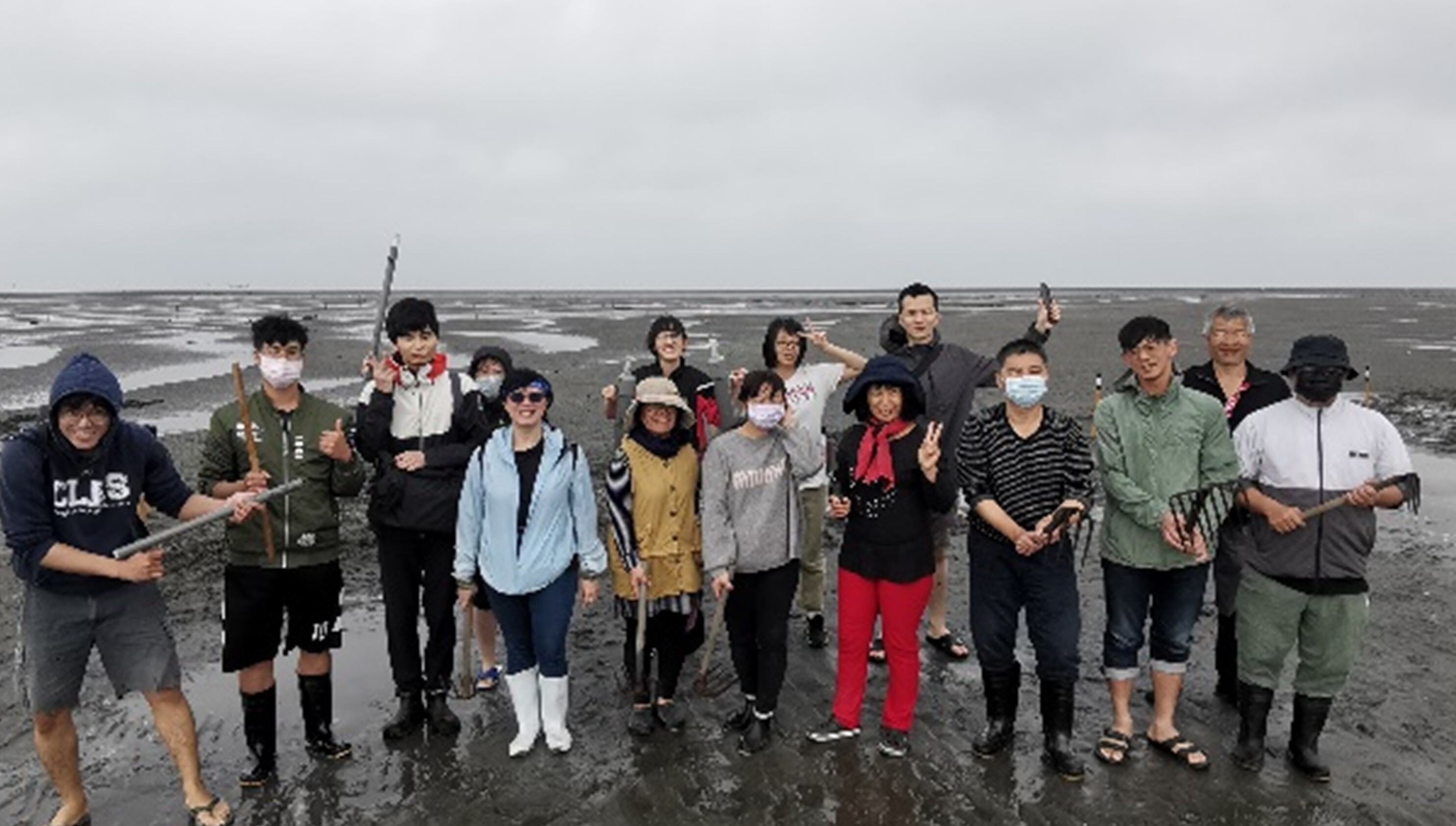 Figure 1. The NCUE team and Changhua Marine Food Research Center jointly conducted habitat sampling and surveys during winter