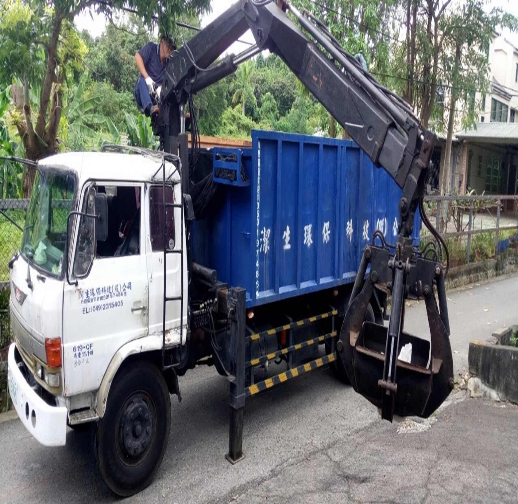 Figure 10. Sludge removal and treatment on Baoshan Campus of NCUE