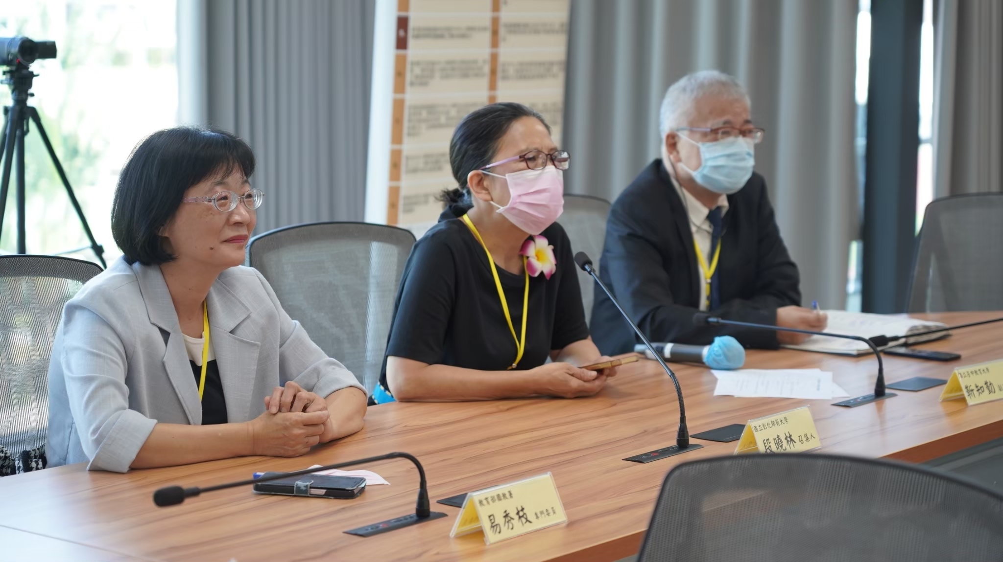 Figure 19: Convener of Science Education Steering Committee, Duan Xiao-lin and Deputy Convener Jin Zhi-qin in dialogue with participants