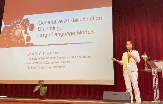 Figure 4: The Keynote Speech of "Artificial Intelligence (AI) and Embodied Imagery (EI)"