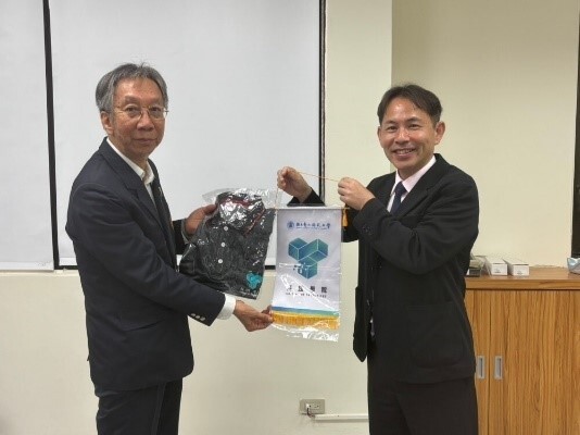 Figure 8: Dean of College of Technology at NCUE exchanging gifts with KMUTT President