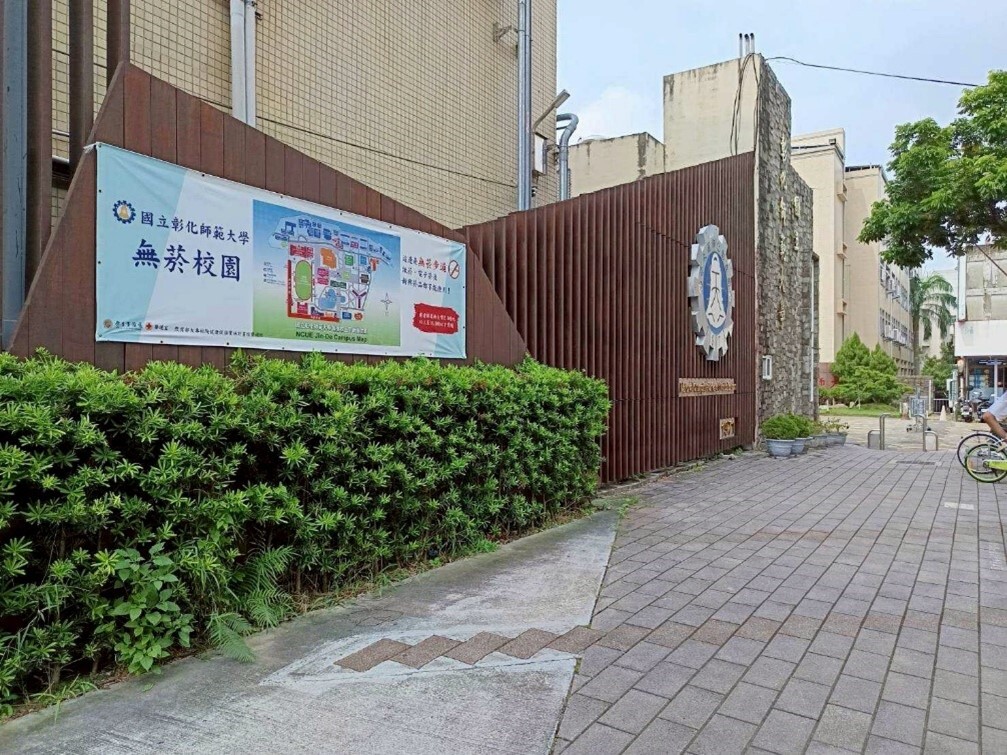 Figure 1. Installation of smoke-free campus maps at school gates to strengthen smoking prohibition policy advocacy, enhance off-campus personnel's identification of campus smoking prohibition areas.