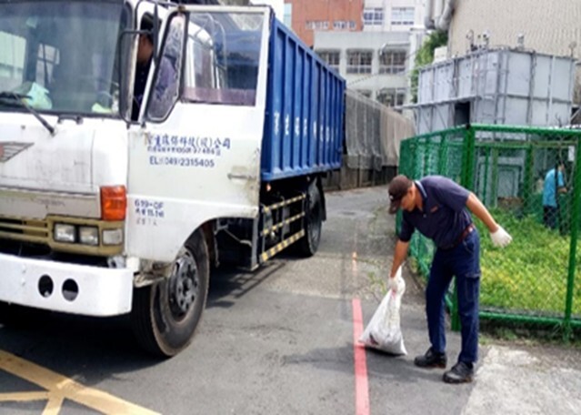 Figure 11. Sludge removal operations on Jinde Campus’s sewage treatment plant