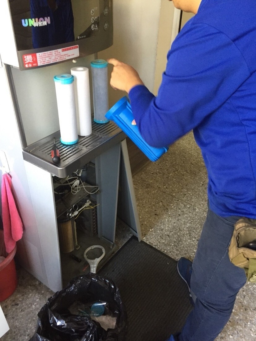 Figure 4. Operation of maintaining dispenser