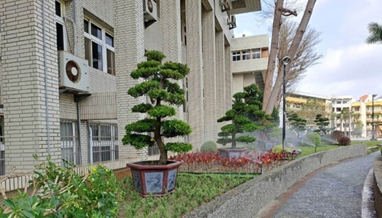 Figure 6. Jinde Campus - Sprinkler irrigation system is in the flower bed of the Baisha Building