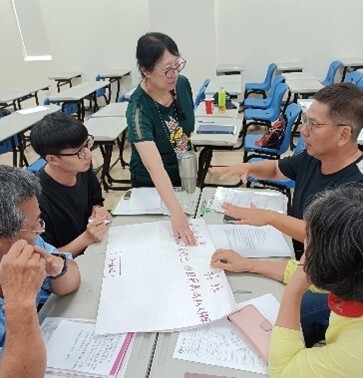 Figure 2. the 100-hour Class for Environmental Education Personnel